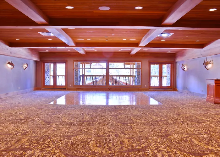 Moose Hotel And Suites